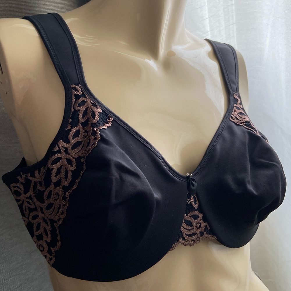 42B Wonderbra no poke underwire black smooth unlined minimizer Bra